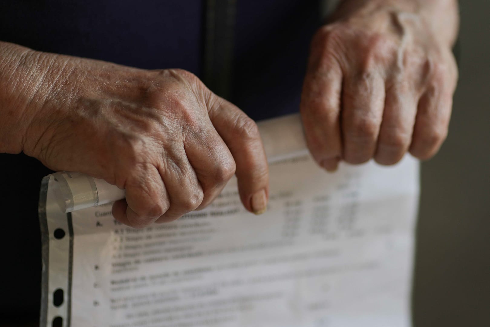 Schimbări majore la Pilonul II de pensii: Românii nu-și vor mai putea retrage toți banii deodată după pensionare, cu o excepție / Primele reacții