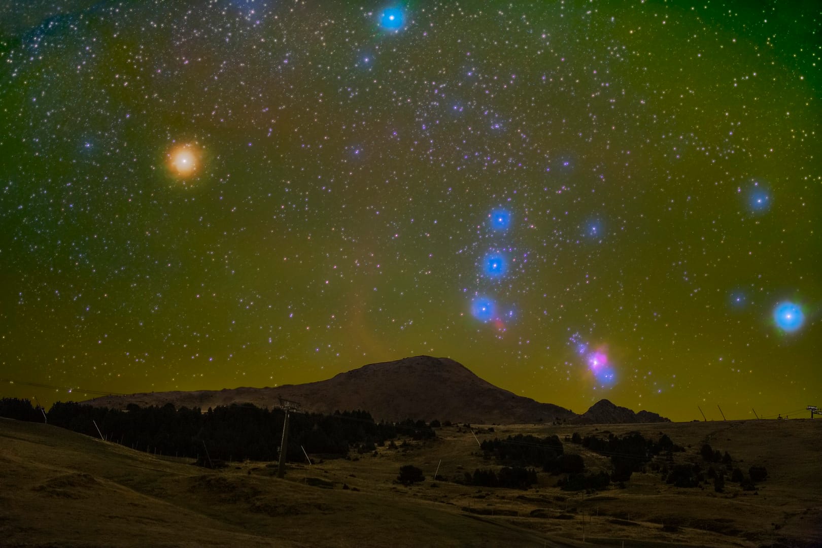 Ploaia de meteori orionide: Când este vizibil în România acest fenomen astronomic