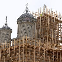 Bijuteriile spirituale ale Argeșului, în restaurare: Mănăstirea Curtea de Argeș și Biserica Domnească primesc o nouă viață