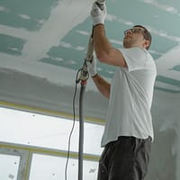 Foarte mulți români și-au planificat renovarea locuinței în 2025. Cât sunt dispuși să plătească