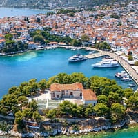 Final de sezon estival 2025: Șase din zece români au ales vacanțe accesibile aproape de casă