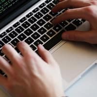 Peste 4.000 de site-uri restricționate în Republica Moldova în urma unui val de atacuri cibernetice