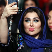 Concerte în aer liber. Dansuri provocatoare în public. Tinerii din Iran conduc o schimbare socială dramatică: „Avem o generație tânără neînfricată”