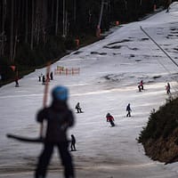 Se schiază de sâmbătă la Transalpina pe două pârtii din golul alpin
