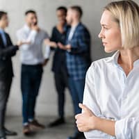 Violența și hărțuirea la serviciu, definite prin lege. Guvernul introduce obligații stricte pentru angajatori