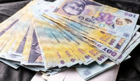 Numărul beneficiarilor de pensii de serviciu în scădere ușoară în martie 2025