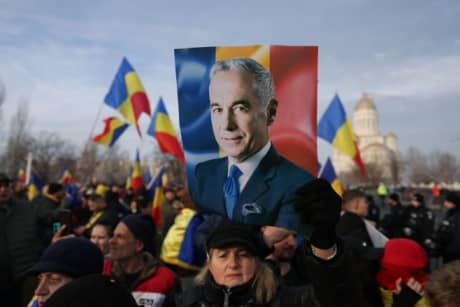 Noi incidente la protestul organizat de Călin Georgescu: jurnaliștii de la RTV au fost hărțuiți de manifestanți