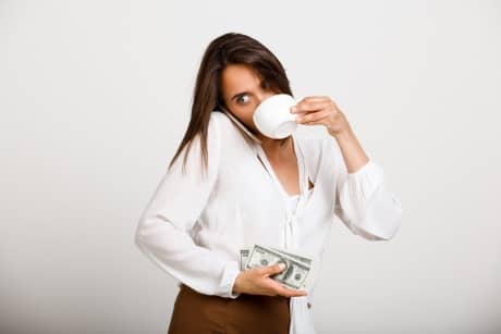 Trăim cele mai scumpe dimineți: Record istoric înfricoșător al prețului cafelei; este panică pe piața mondială privind aprovizionarea