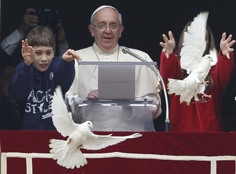 Moment de reculegere în memoria Papei Francisc la toate meciurile din România
