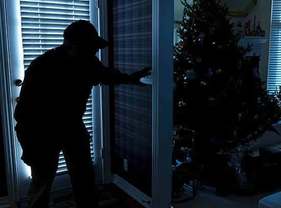 Un român a fost prins la furat produse de lux în Italia: A dat vina pe România și zice că nu avea bani de Sărbători, așa că a decis să fure