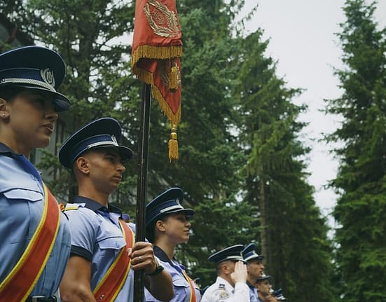 De ce nu vor tinerii să devină polițiști, jandarmi sau pompieri. „Au scăzut drastic condițiile care să-i motiveze”