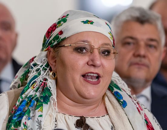 VIDEO Diana Șoșoacă a năvălit în biroul unui judecător CCR: „Demisia și la pușcărie!”. Șefa SOS România a venit să ceară socoteală pentru blocarea candidaturii sale