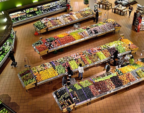 Luni, ziua boicotului anunțat de Georgescu în supermarketuri. Val de avertismente din partea experților. „Pierderea va fi catastrofală, dar nu pentru supermarket”