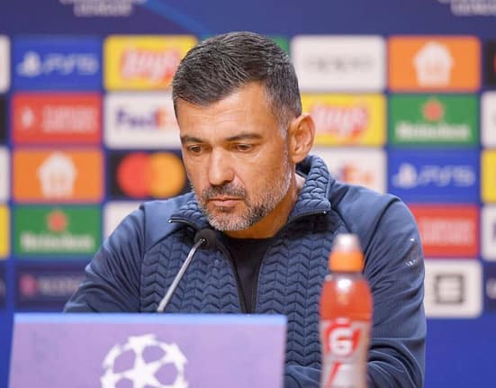 Feyenoord -a concediat antrenorul cu două zile înaintea partidei cu AC Milan