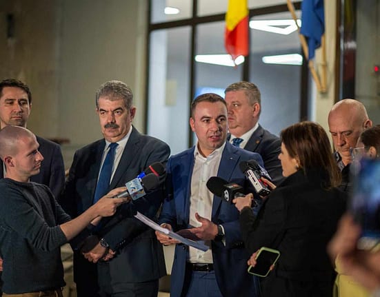 Bogdan Ivan, întâmpinat cu huiduieli de muncitorii de la Șantierul Naval Mangalia. Soluția propusă de Ministrul Economiei
