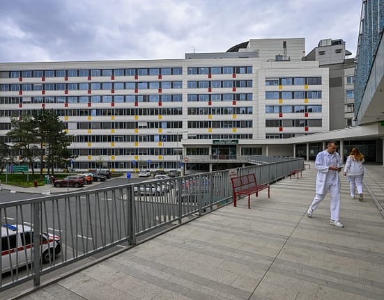 Zeci de persoane reținute într-un dosar de corupție cu fonduri europene la cel mai mare spital din Cehia. Prejudiciu major