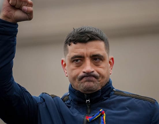 Vrei shaorma cu de toate? Acum ți-l dau și pe George Simion