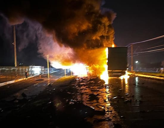 Tragedie pe DN7, în județul Arad. Doi șoferi au murit, după ce autocamioanele lor s-au ciocnit