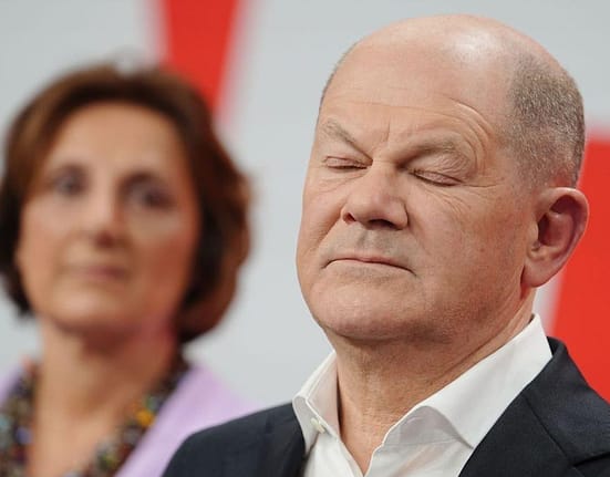 Olaf Scholz a fost destituit oficial, dar rămâne cancelar până la formarea noului guvern