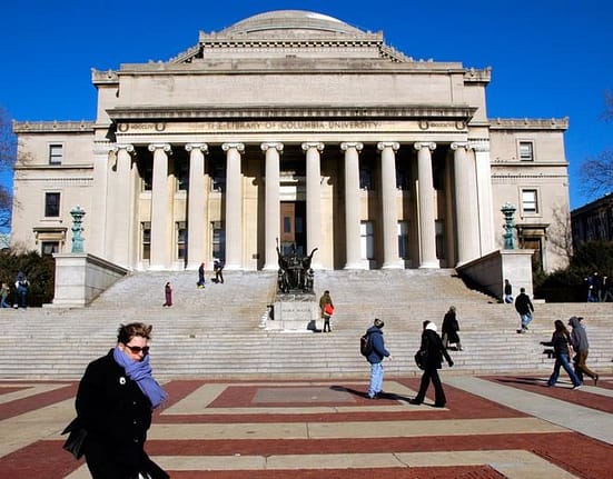 În doar 10 ani, s-a dublat numărul americanilor care cred că aceleași universități admirate în toată lumea afectează negativ America