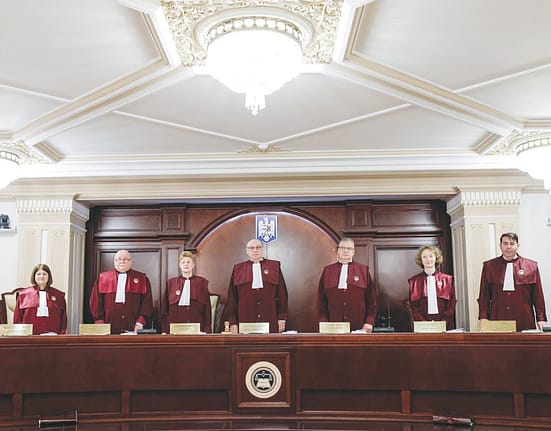 Veniturile de nababi ale judecătorilor CCR. Ce sporuri și beneficii au aceștia