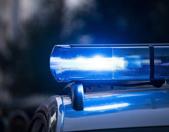 Un manechin din paie i-a pus pe jar pe polițiștii din Vaslui. Trecătorii au crezut că e un om mort