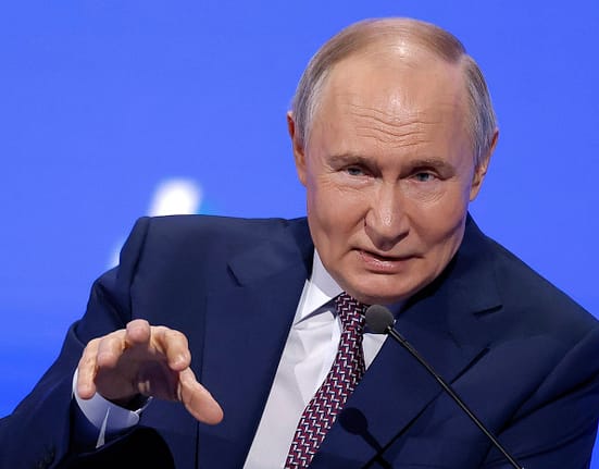 Putin susţine că foşti militari francezi luptă alături de trupele ruse în Ucraina, într-o unitate numită „Normandia-Niemen”