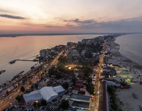 Revolta unui turist care a plătit 50 de lei pe alune, un corn și un suc: „Cum să mai mergi pe litoral la asemenea prețuri?”