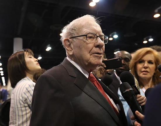 Warren Buffett se retrage de la șefia Berkshire Hathaway după mai bine de șase decenii. Cine va fi succesorul său
