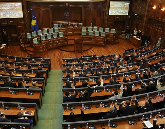 Parlamentul din Kosovo nu și-a ales președintele nici din a zecea încercare. Blocaj politic la Pristina