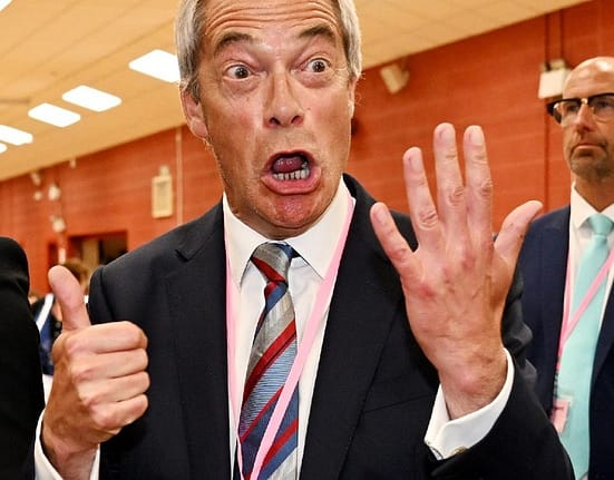 După 100 de ani, sistemul politic britanic cu două partide ar putea fi în curs de destrămare. „Partidele mari, preaviz de evacuare din Downing Street“