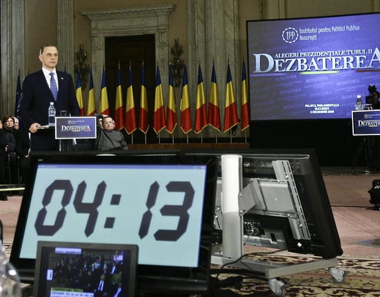 Cât contează dezbaterile? Epoca duelurilor cu scântei Iliescu vs. Vadim și Băsescu vs. Geoană a apus. Cine iese câștigător
