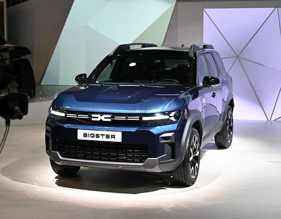 Motorul hibrid de pe Dacia Bigster ajunge pe două modele Renault, dar cu o modificare. Prețurile în România sunt mai mici decât la Dacia