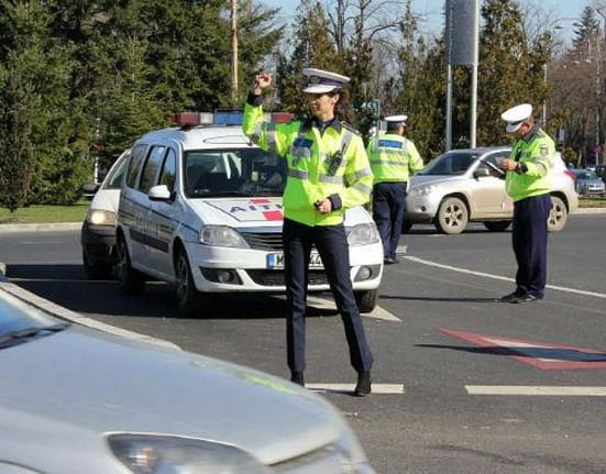 Amenzi și permise reținute pe Calea Victoriei din capitală, după limitarea vitezei