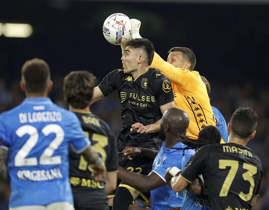 Rezultat URIAȘ pentru Genoa cu Napoli! Dan Șucu arbitrează lupta la titlu din Serie A » Rapidistul Siegrist, printre cei mai buni