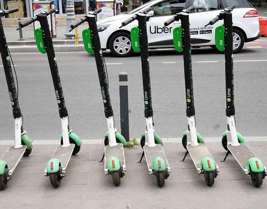 Uber și Bolt se revoltă! Brașov și Constanța au interzis trotinetele de închiriat
