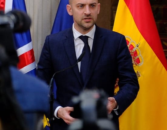 Franța anunță că „vor fi expulzați diplomați algerieni”, ca răspuns la anunțul expulzării a 15 funcționari francezi