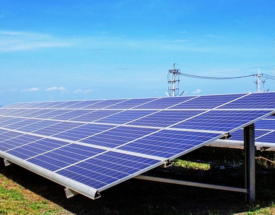 „Cai troieni” în infrastructura solară. SUA descoperă tehnologie de spionaj în invertoare chinezești din infrastructura energetică a SUA