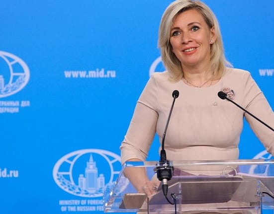 Maria Zaharova îl jignește pe Zelenski într-o conferință de presă: „Un clovn. Un ratat”