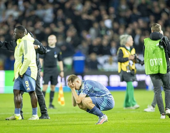 Dramă incredibilă în Eredivisie! A fost răpusă în minutul 90+9, cu om în plus, și este la un pas de a rata titlul