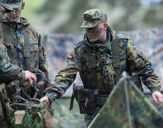 Ministrul german al Apărării nu exclude revenirea la recrutarea militară