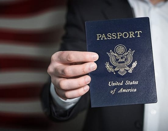 Pașaportul de rezervă: De ce tot mai mulți americani văd în dubla cetățenie noul „vis american”