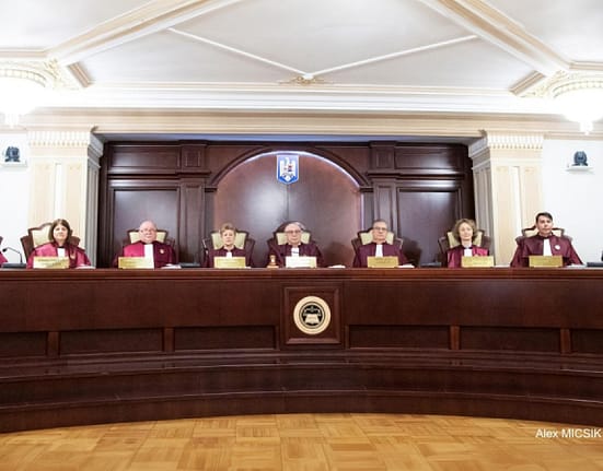 Cum a ajuns o speță veche de șase ani să schimbe legea declarațiilor de avere la CCR. Totul a pornit de la o consilieră amendată