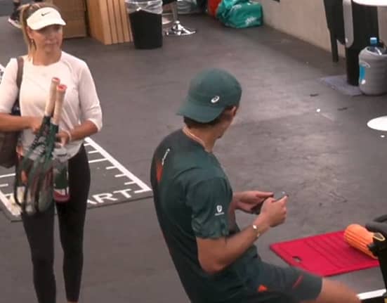 Consolat de iubita tenismenă după eșecul-surpriză de la Roland Garros » Camerele de supraveghere au surprins scena, imaginile au ajuns pe internet