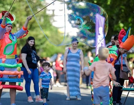 Ateliere și spectacole pentru copii, de Ziua lor: „Străzi Deschise