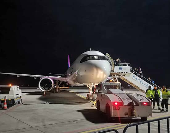 Scandal monstru la bordul unui avion Wizz Air, pe Aeroportul Otopeni. Intervenţie de urgenţă a poliţiştilor