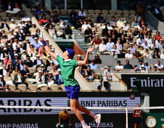 Ce a făcut Jannik Sinner în meciul cu „revelația” Bublik, în sferturile Roland Garros 2025. Avem semifinalele din turneul masculin