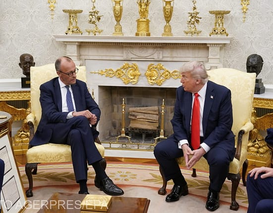 Cadoul cu care Merz l-a înmuiat pe Trump la întâlnirea din Biroul Oval / video viral