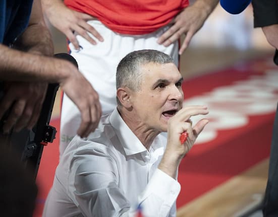 „Dă-o în mama mă-sii” » Antrenorii celor două finaliste din Liga Națională de Baschet au criticat arbitrajul după meciul 4: „E strigător la cer!”