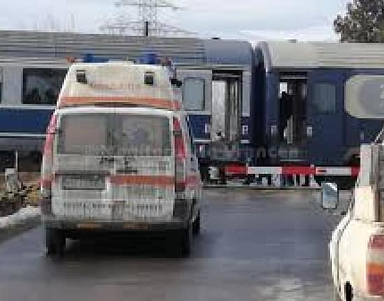Accident feroviar în Botoșani: Trafic oprit după ce o mașină a fost lovită de tren